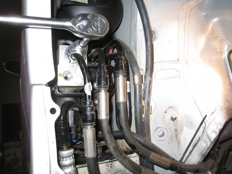 R230 ABC Rear Valve Block / Accumulator removal Procedure Mercedes